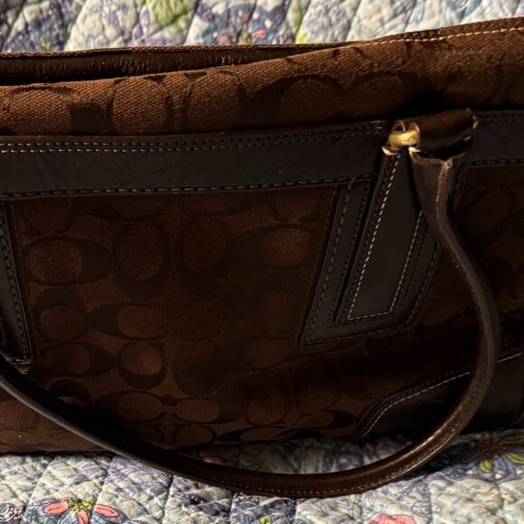 Coach Hamptons Signature Satchel - Picture 4 of 9